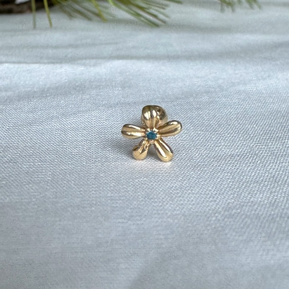 14KYG Cartilage Single Blue CZ Diamond Stud Earring - Picture 8 of 8